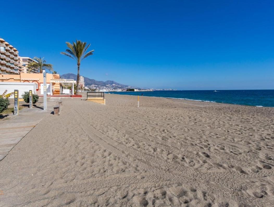Fuengirola. Bonito Apartamento En Paseo Maritimo. Espectaculares Vistas Al Mar. Primera Linea Экстерьер фото