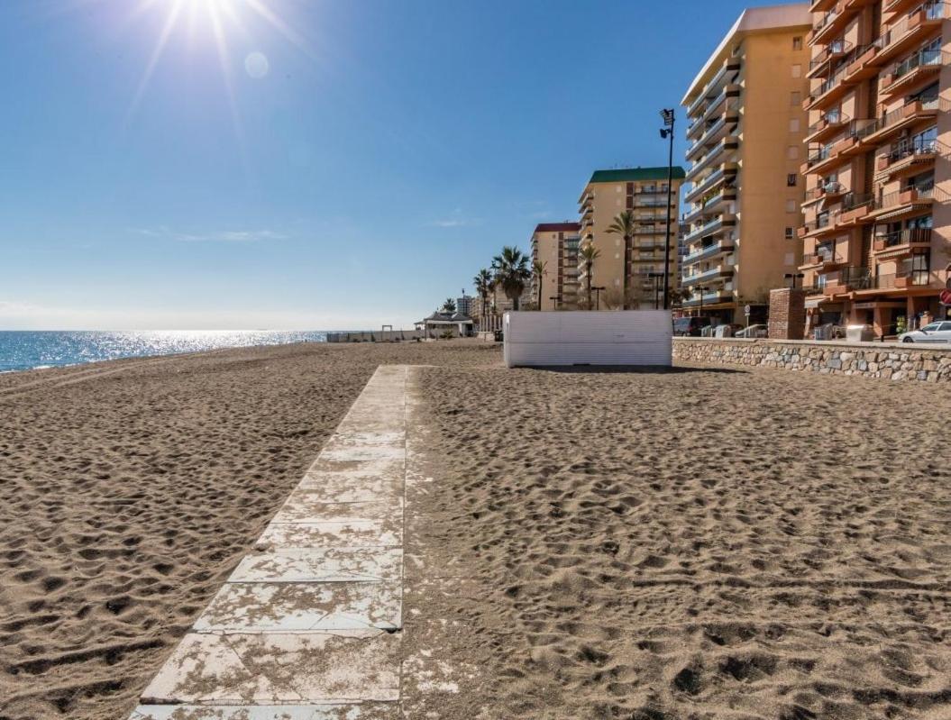 Fuengirola. Bonito Apartamento En Paseo Maritimo. Espectaculares Vistas Al Mar. Primera Linea Экстерьер фото