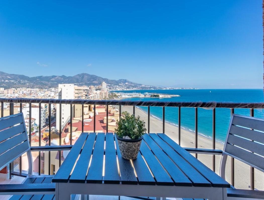 Fuengirola. Bonito Apartamento En Paseo Maritimo. Espectaculares Vistas Al Mar. Primera Linea Экстерьер фото