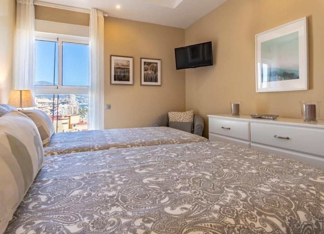Fuengirola. Bonito Apartamento En Paseo Maritimo. Espectaculares Vistas Al Mar. Primera Linea Экстерьер фото