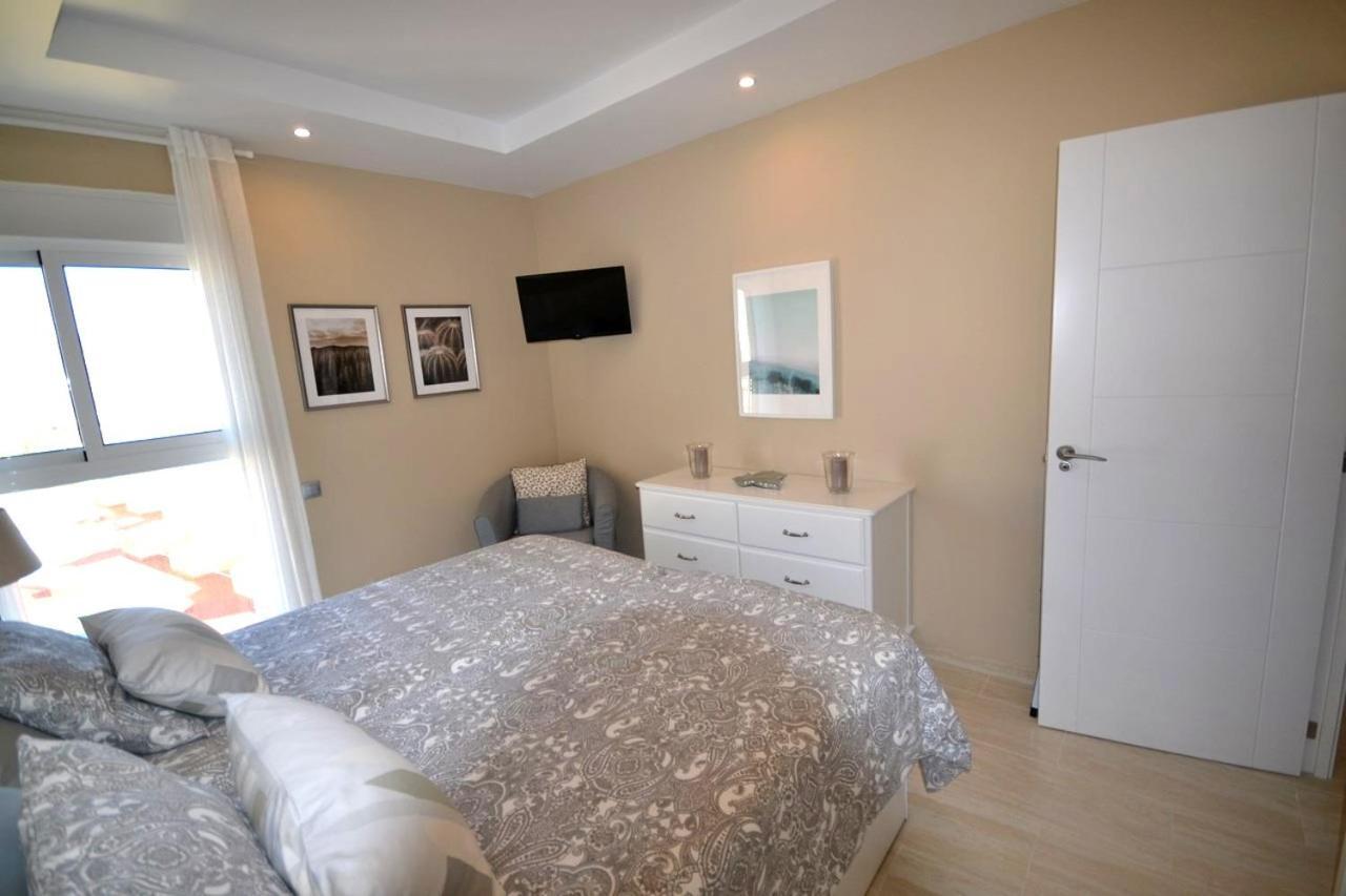 Fuengirola. Bonito Apartamento En Paseo Maritimo. Espectaculares Vistas Al Mar. Primera Linea Экстерьер фото